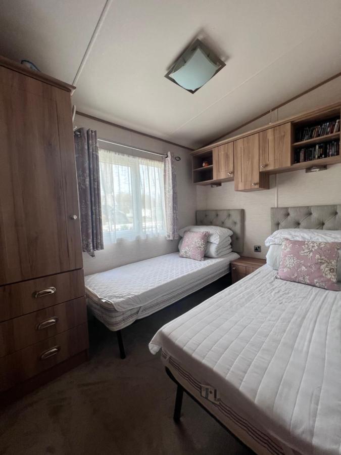 Norfolk Caravan Staycation Pet Friendly Belton with Browston Екстер'єр фото