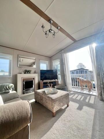 Norfolk Caravan Staycation Pet Friendly Belton with Browston Екстер'єр фото