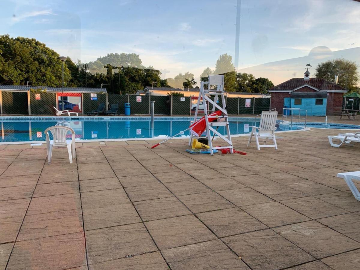 Norfolk Caravan Staycation Pet Friendly Belton with Browston Екстер'єр фото