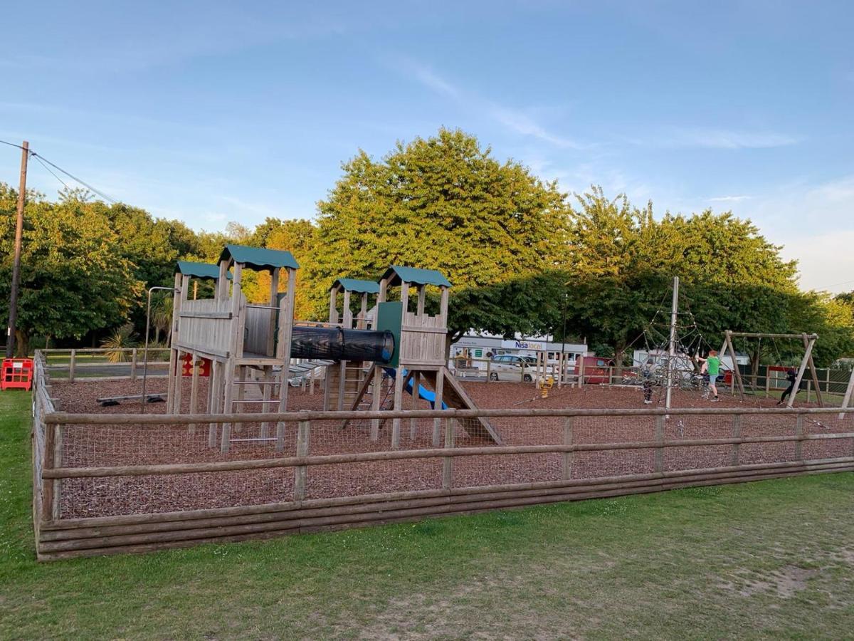 Norfolk Caravan Staycation Pet Friendly Belton with Browston Екстер'єр фото
